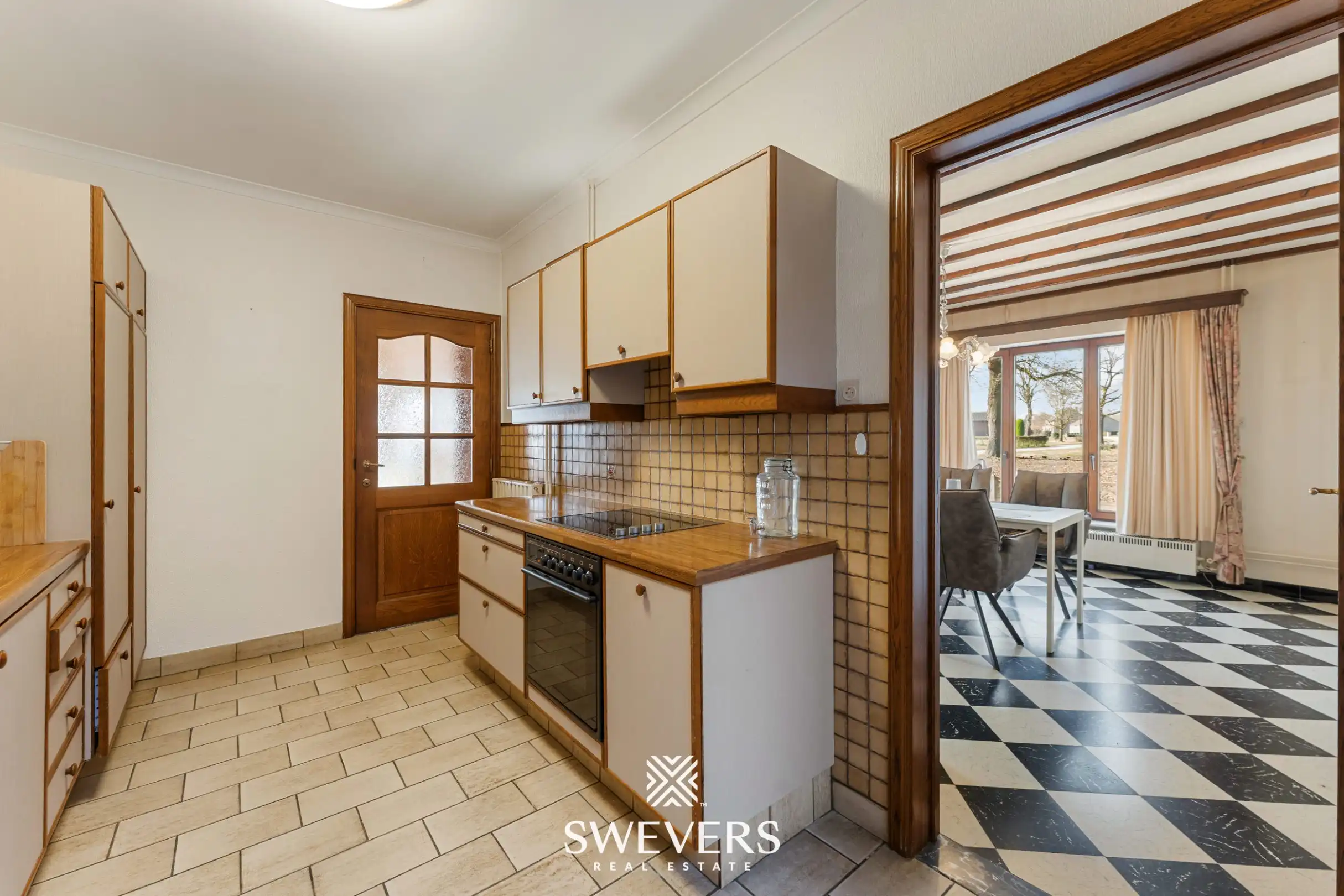 Te renoveren woning met 4 slaapkamers, grote tuin en omliggende velden op rustige ligging nabij centrum Diepenbeek foto 11