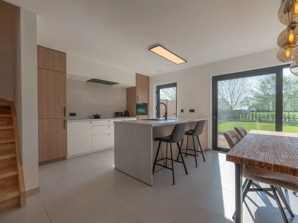 Halfvrijstaande stijlvolle nieuwbouwwoning met landelijke uitstraling foto 17