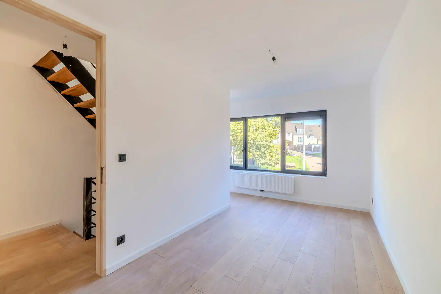 Gerenoveerde woning met 3 slpks, tuin en garage foto 11