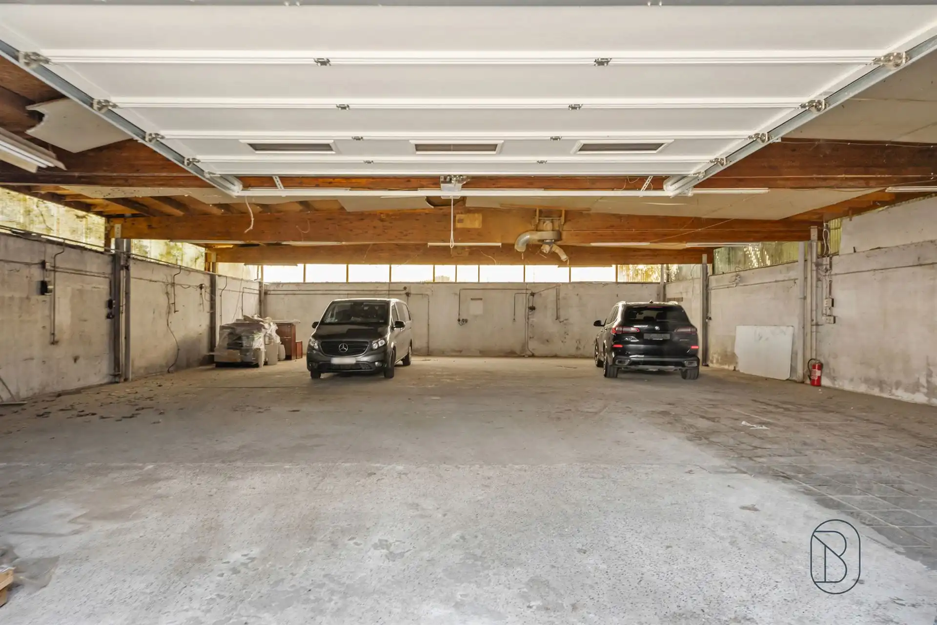 Commercieel gelegen kantoor/praktijk + woonst met atelier foto 7