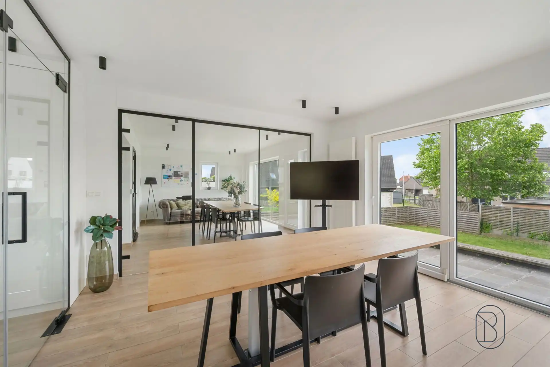 Ideaal kantoorgebouw/praktijk met appartement/extra kantoor foto 9