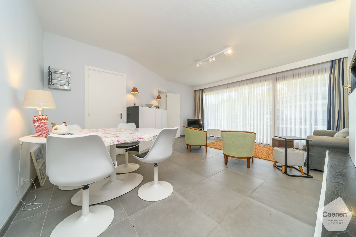 Recent gerenoveerde studio met aparte slaapkamer en terras in hartje De Panne foto 9