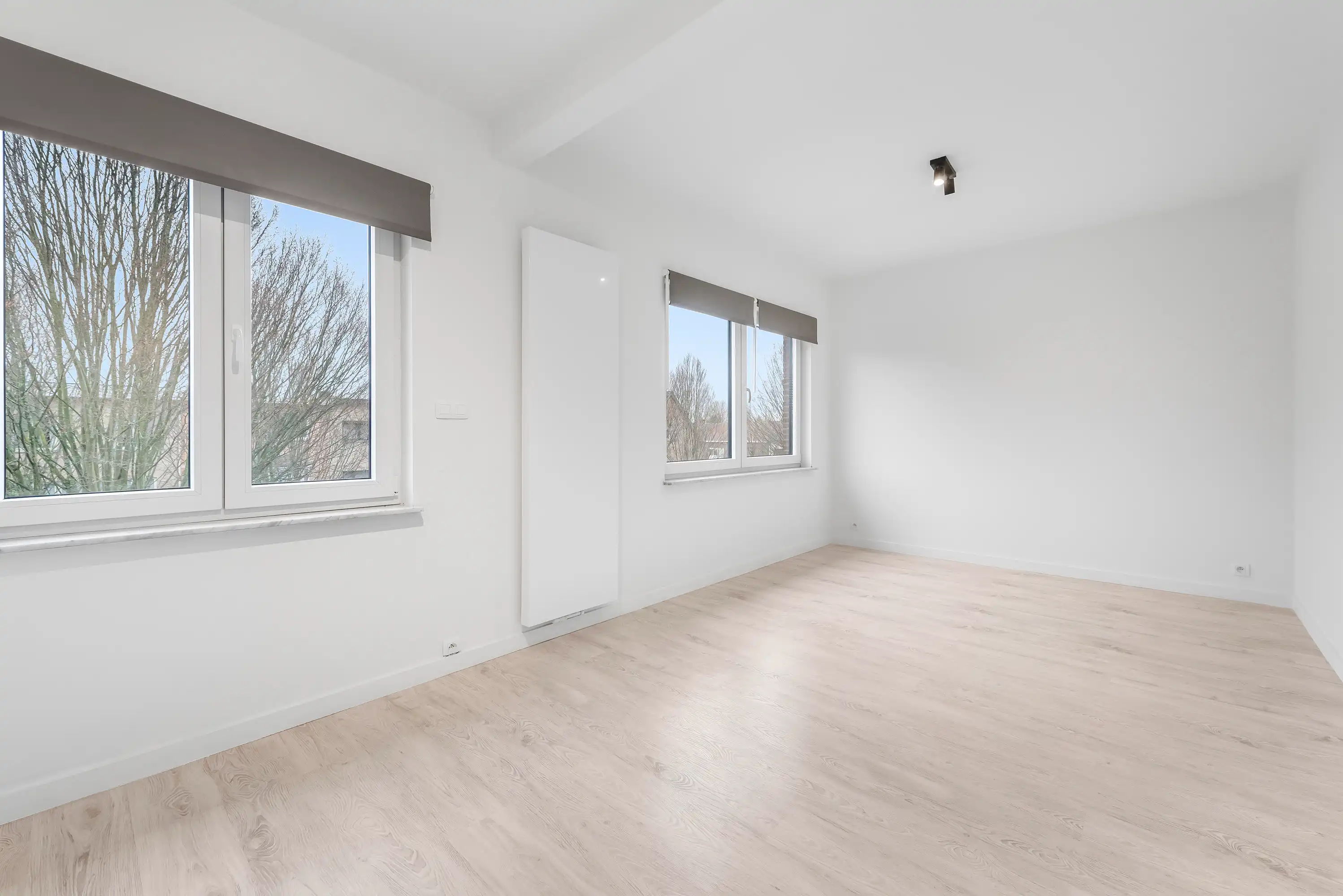 Ruime gerenoveerde halfopen bel-etage met tuin in Neerland foto 11