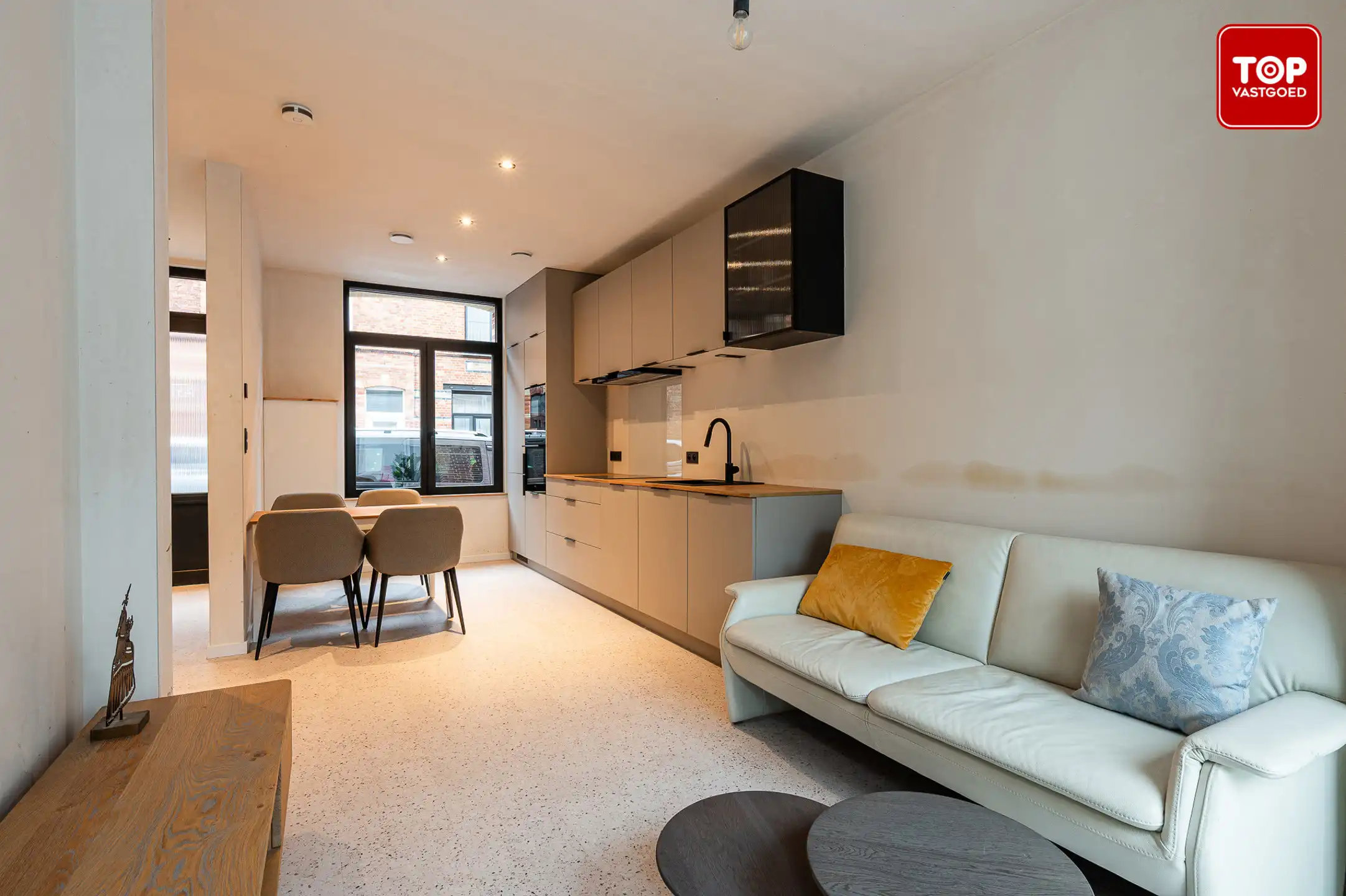 Instapklare, gerenoveerde woning met 3 slaapkamers en terras nabij het centrum van Gent foto 9