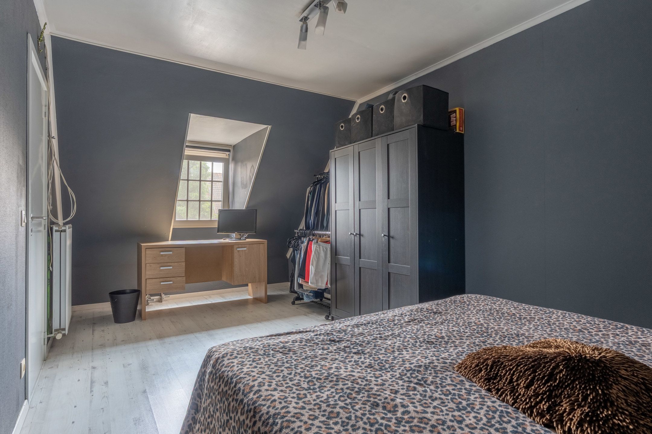Instapklare woning met 3 grote slpks en garage foto 17