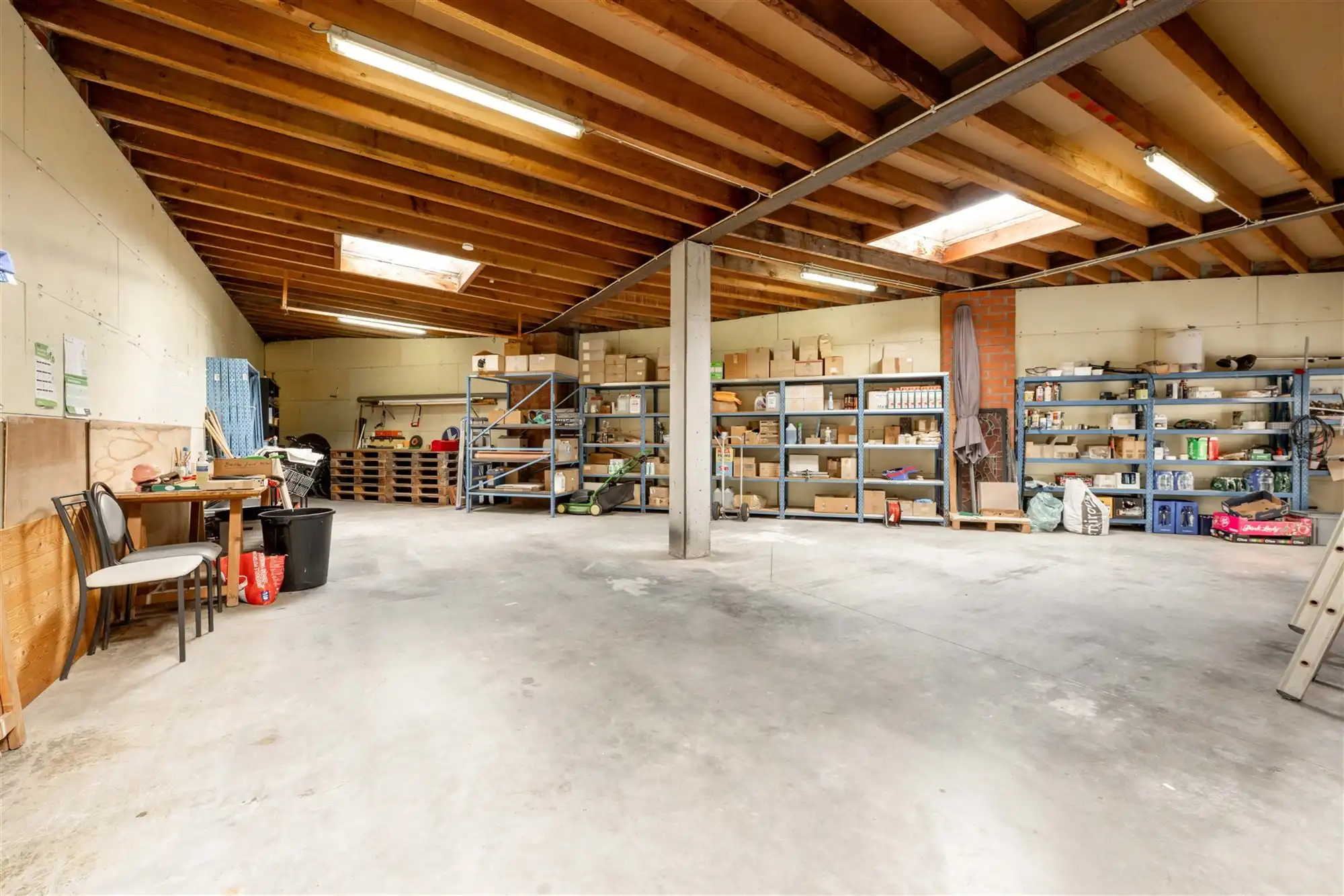 Woning met opslagplaats foto 2