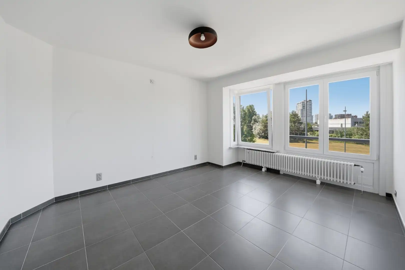 Volledig gerenoveerde bel-étage met ruime garage te Oostende foto 11