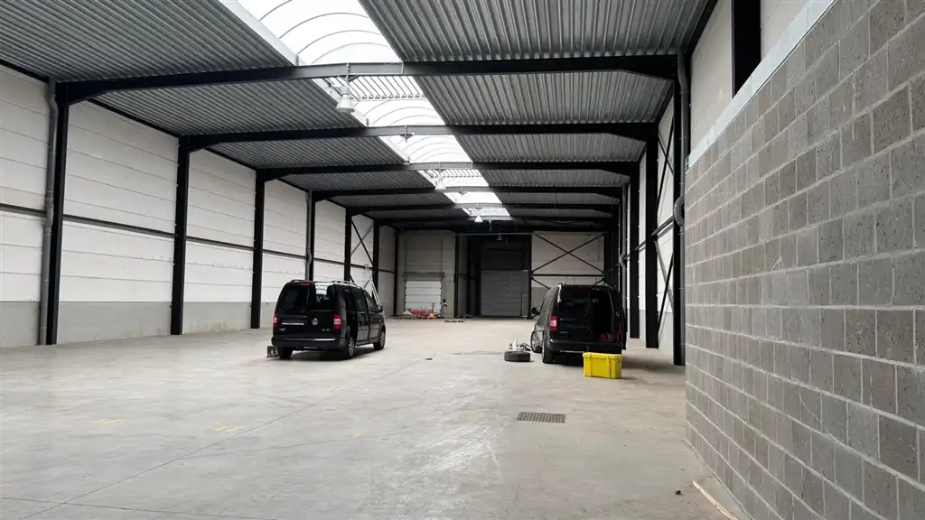 Te Huur: Magazijn met kantoor te Mechelen nabij R6 en E19  foto 6