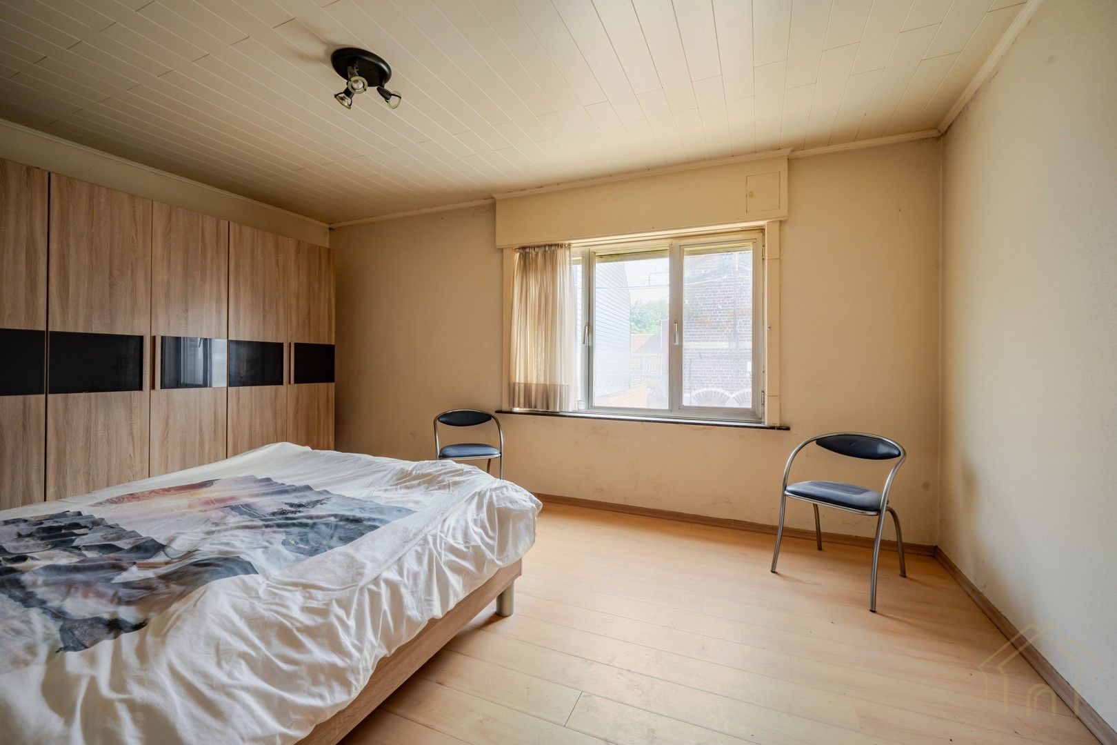 Te renoveren woning met garage, uitweg en grote tuin in hartje Zwevegem foto 7