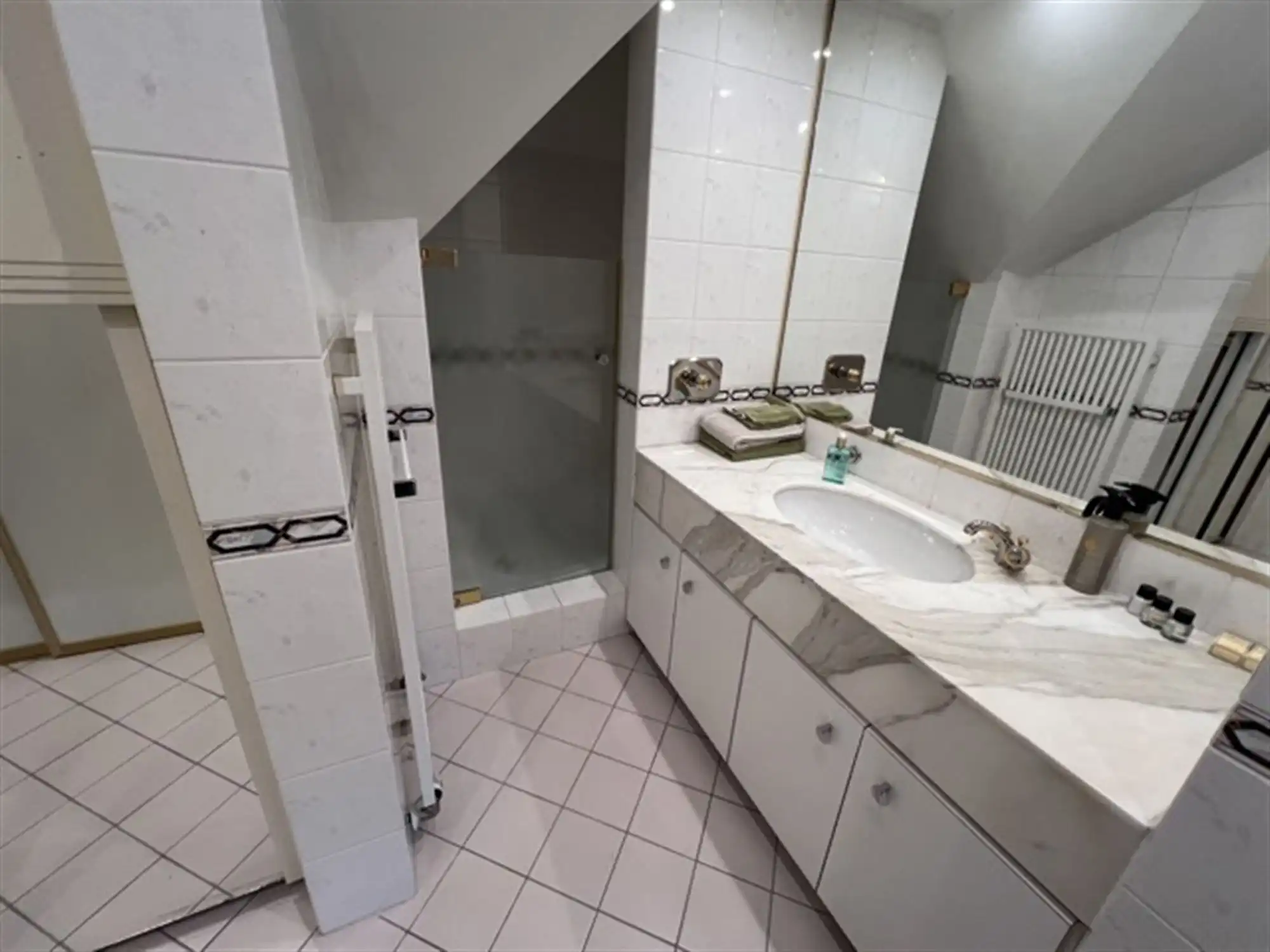 Statig landgoed met binnenzwembad op toplocatie foto 60