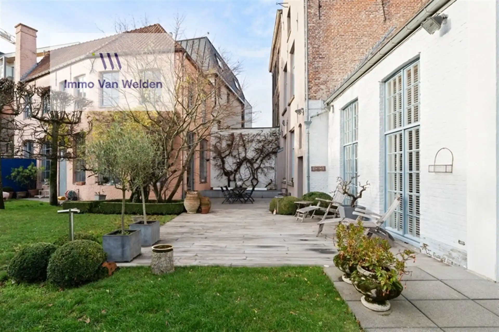 Unieke karakterwoning met handelszaak in hartje Oudenaarde – de voormalige drukkerij “De Scheldegalm” foto {{pictureIndex}}