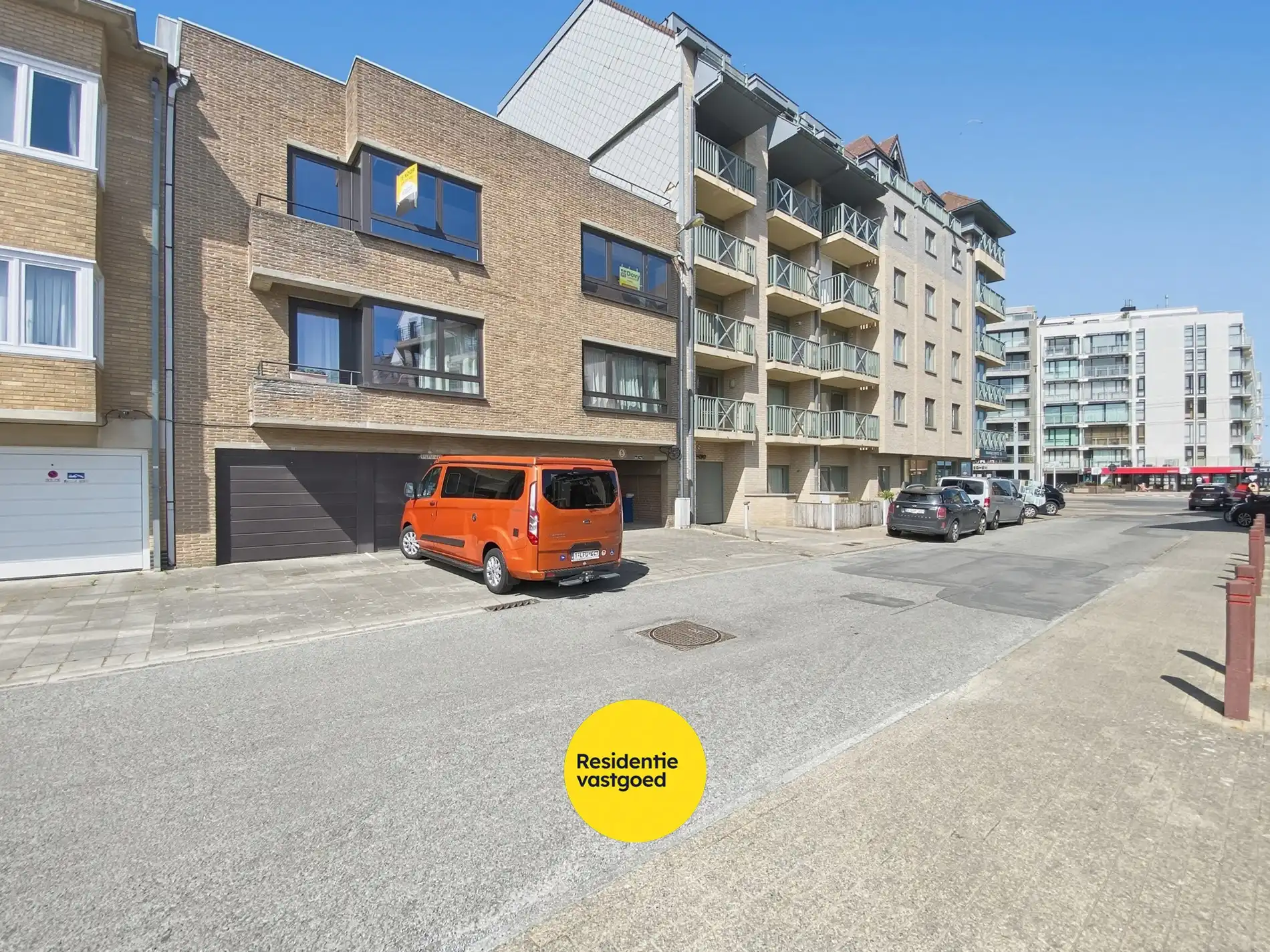 Op te frissen 2-slaapkamerappartement (73m²) te Koksijde Sint-Idesbald.  foto {{pictureIndex}}