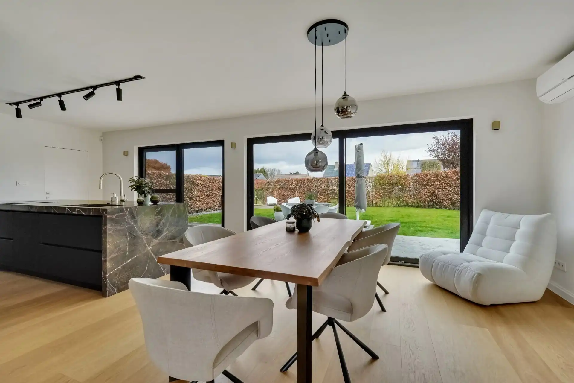 Vrijstaande woning met hoogwaardige afwerking foto 7