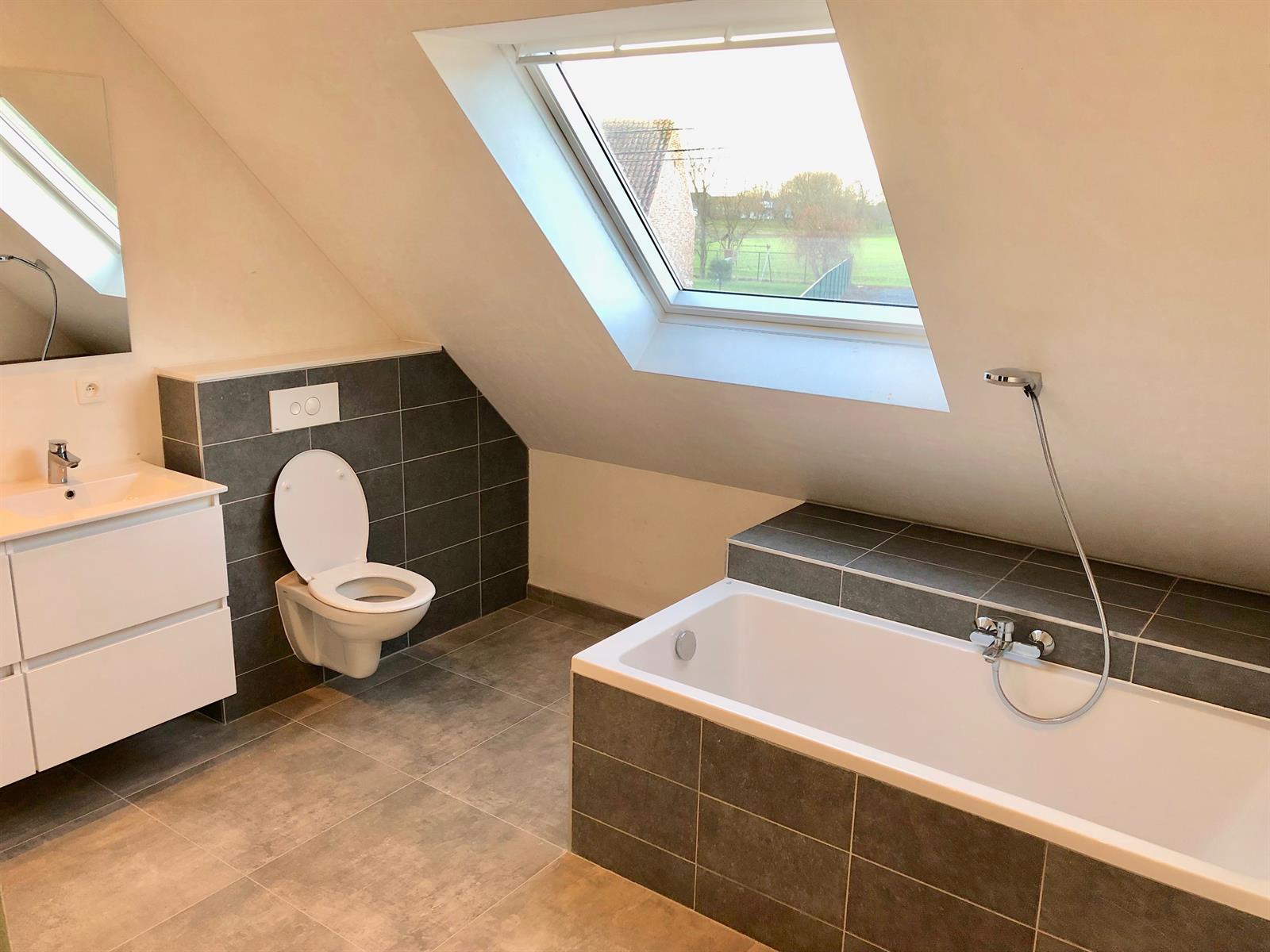 Prachtige nieuwbouwwoning met oprit, garage en tuin foto 10