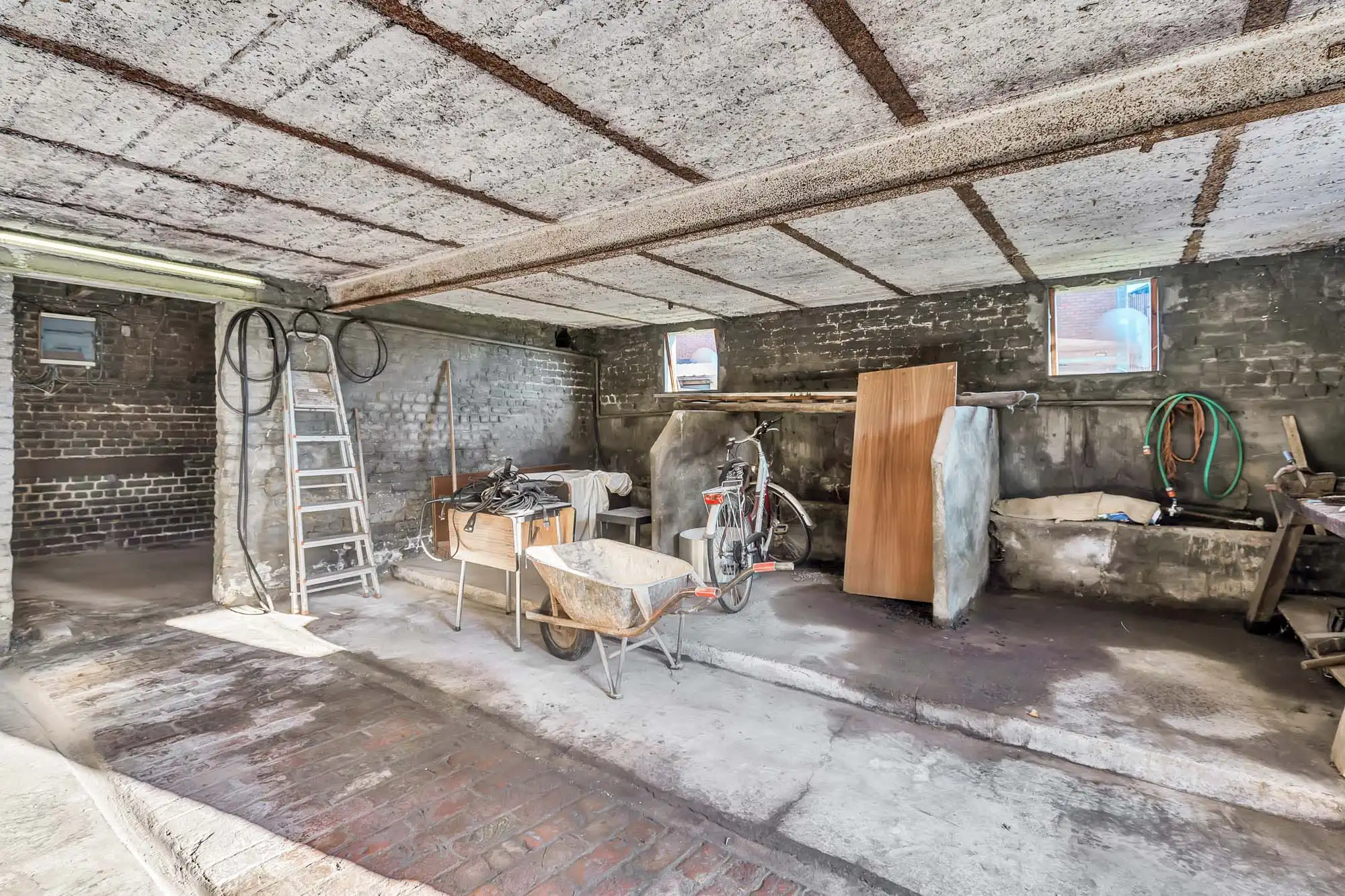 Te renoveren halfopen bebouwing met potentieel op toplocatie foto 13