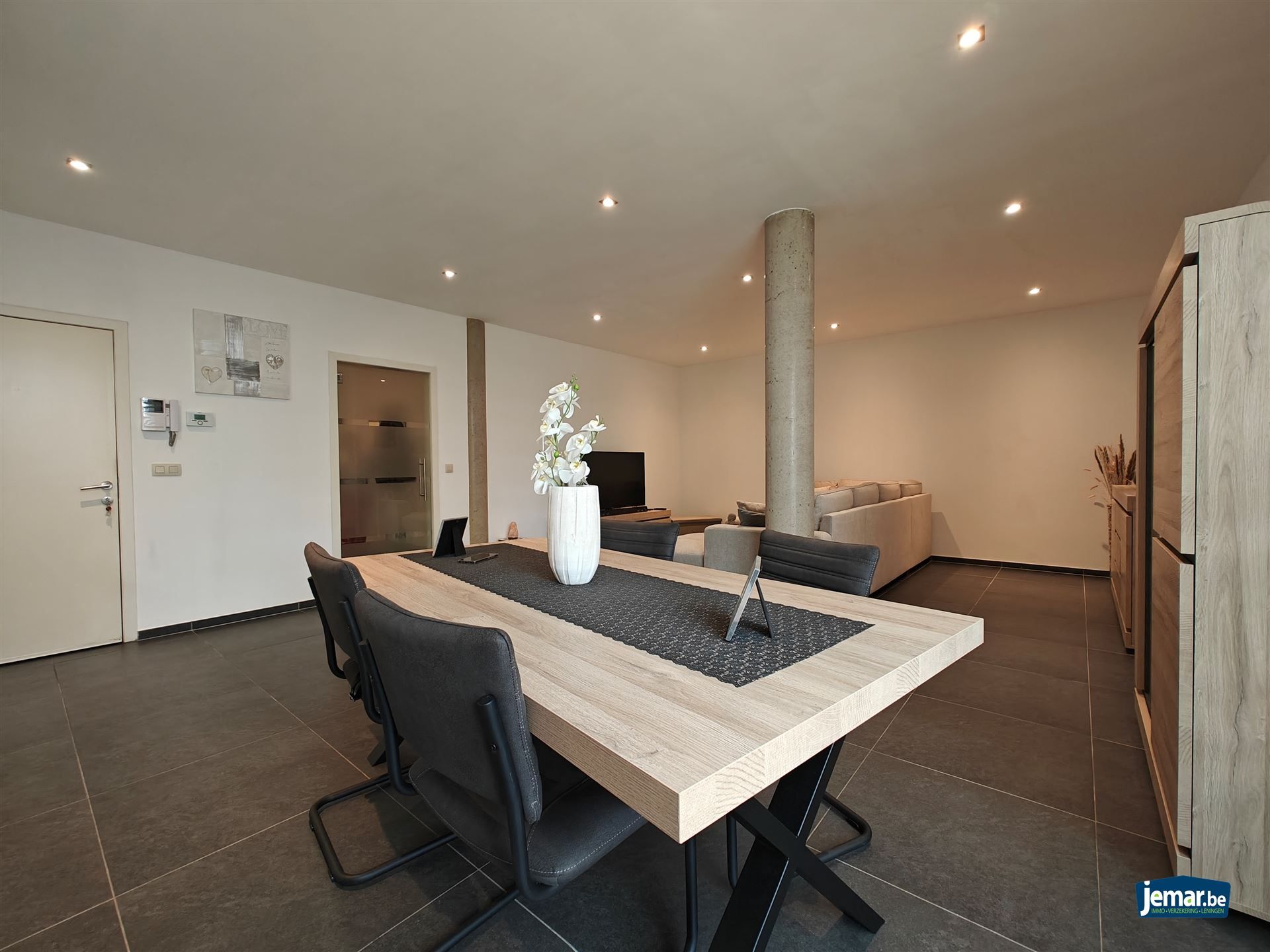 Handelspand verhuurd als gelijkvloers appartement met 3 slaapkamers  foto 4