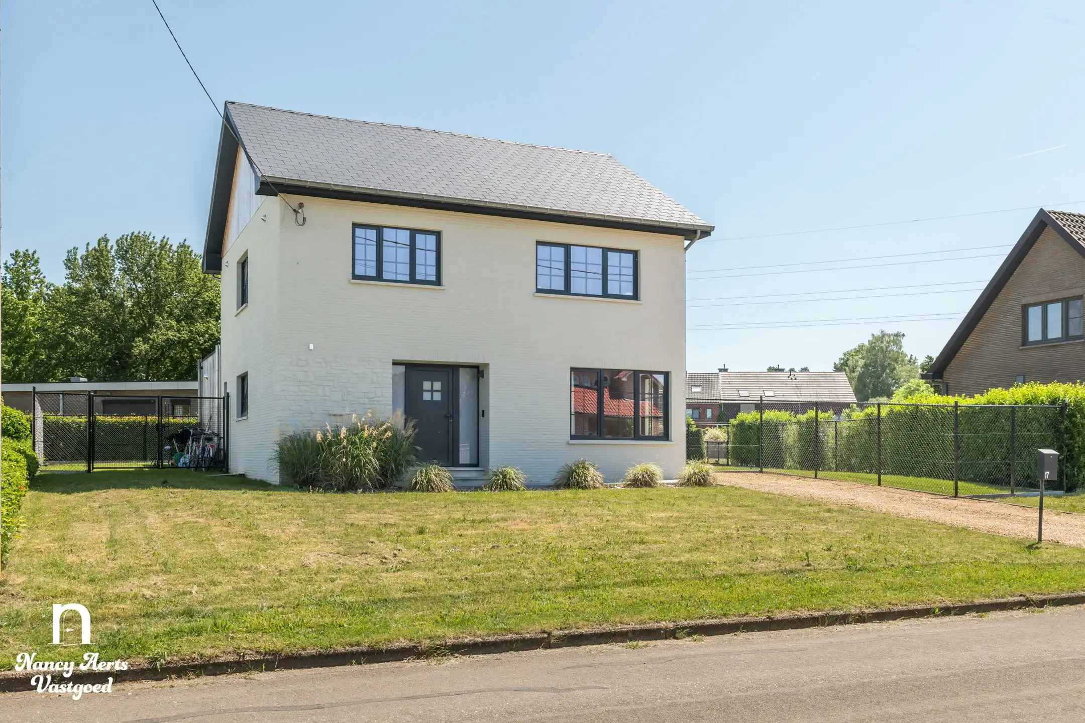 Lichtrijke en perfect afgewerkte woning op royaal perceel foto 31