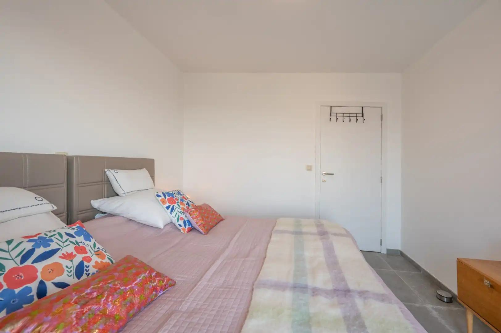Instapklaar appartement met terras en autostaanplaats incl foto 9