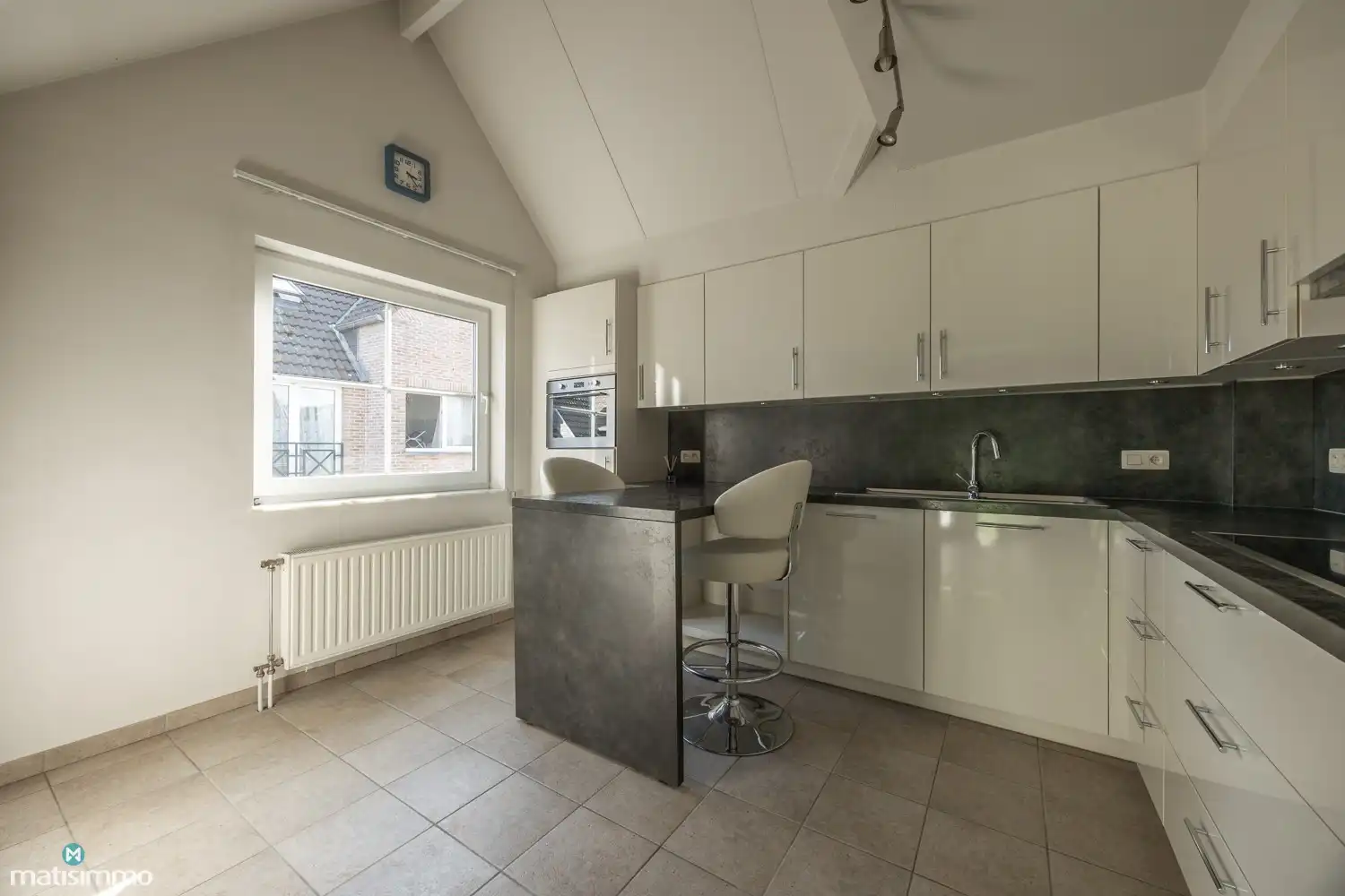 INSTAPKLAAR APPARTEMENT MET 2 SLAAPKAMERS, 3 BALKONS, ZOLDERBERGING (+ OPTIONEEL:  CREËREN VAN AUTOSTAANPLAATS) foto 7