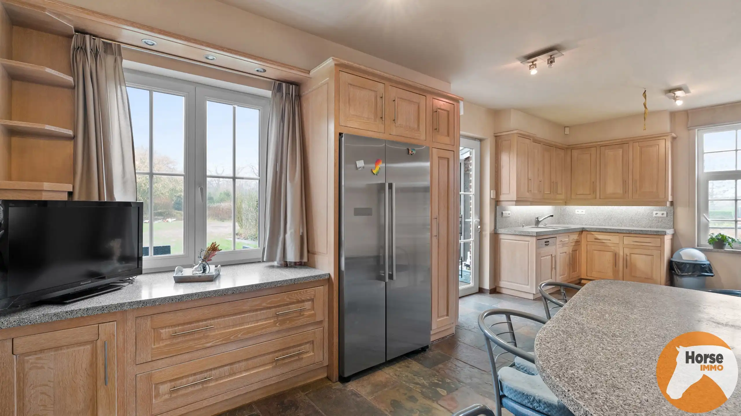 TOLLEMBEEK - Prachtige woning met 3 loodsen op +-2,9ha. foto 9