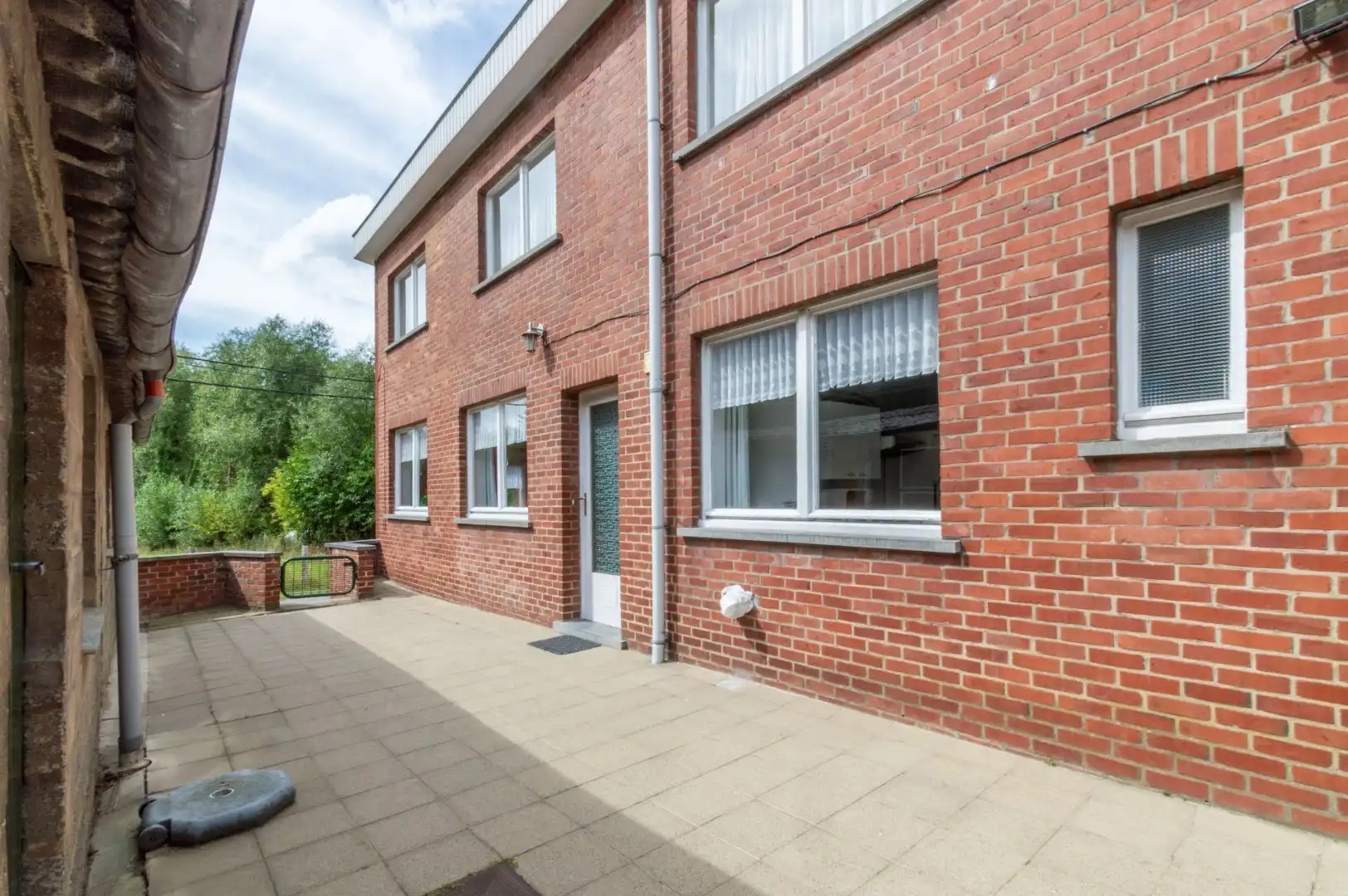 LICHTRIJKE, TE RENOVEREN 3-GEVEL WONING + GROTE TUIN! foto 3