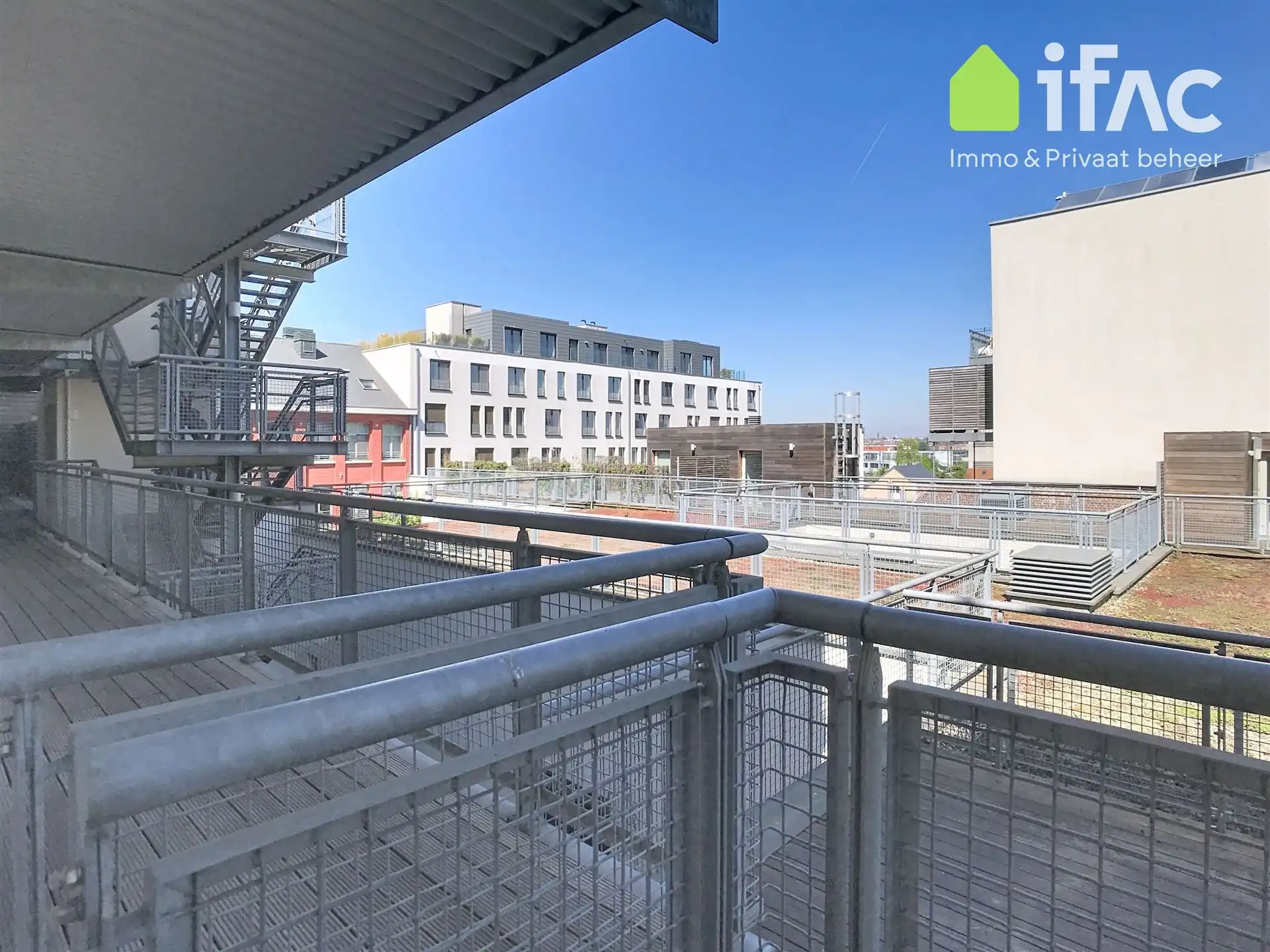 Lichtrijke loft met grote leefruimte nabij het park foto 21