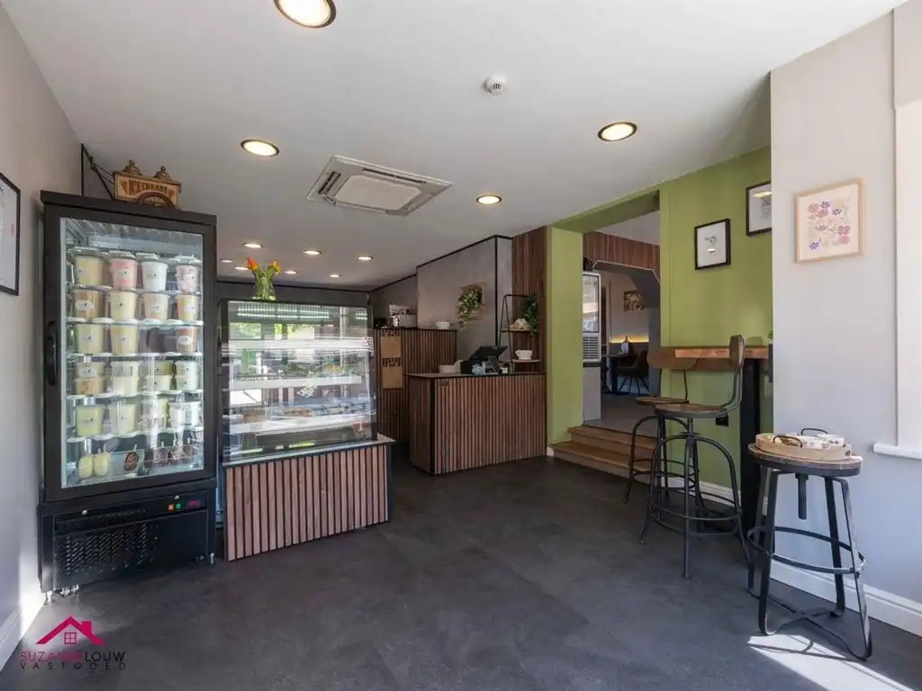 Instapklare woning met handelsruimte in gesloten bebouwing foto 12