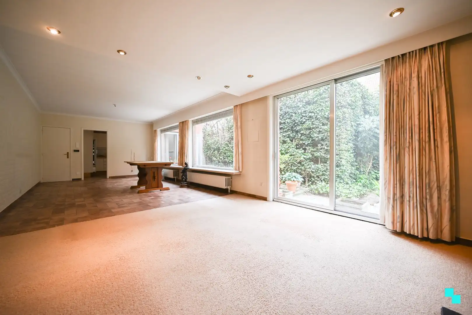 Centraal gelegen handelsruimte met bijhorende woonst en leuke stadstuin te Izegem foto 7