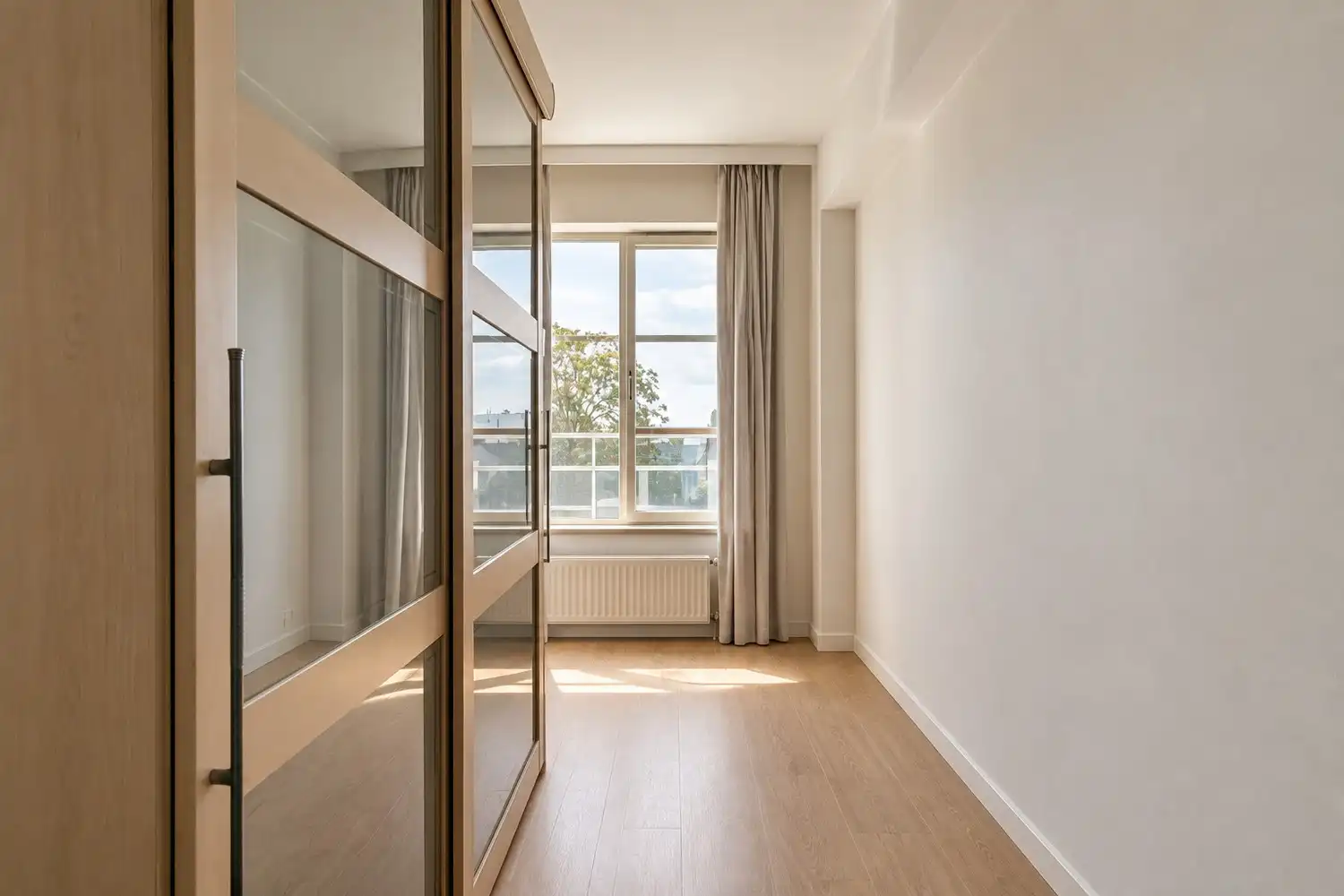 Appartement met 2 slaapkamers en terras met prachtig uitzicht op de binnenstad. foto 6