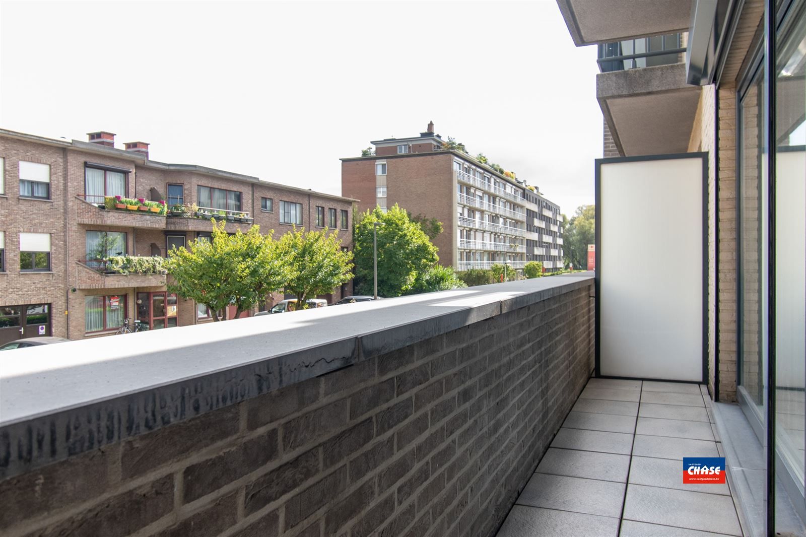 Ruim instapklaar appartement met 2 slaapkamers + terras + P foto 18