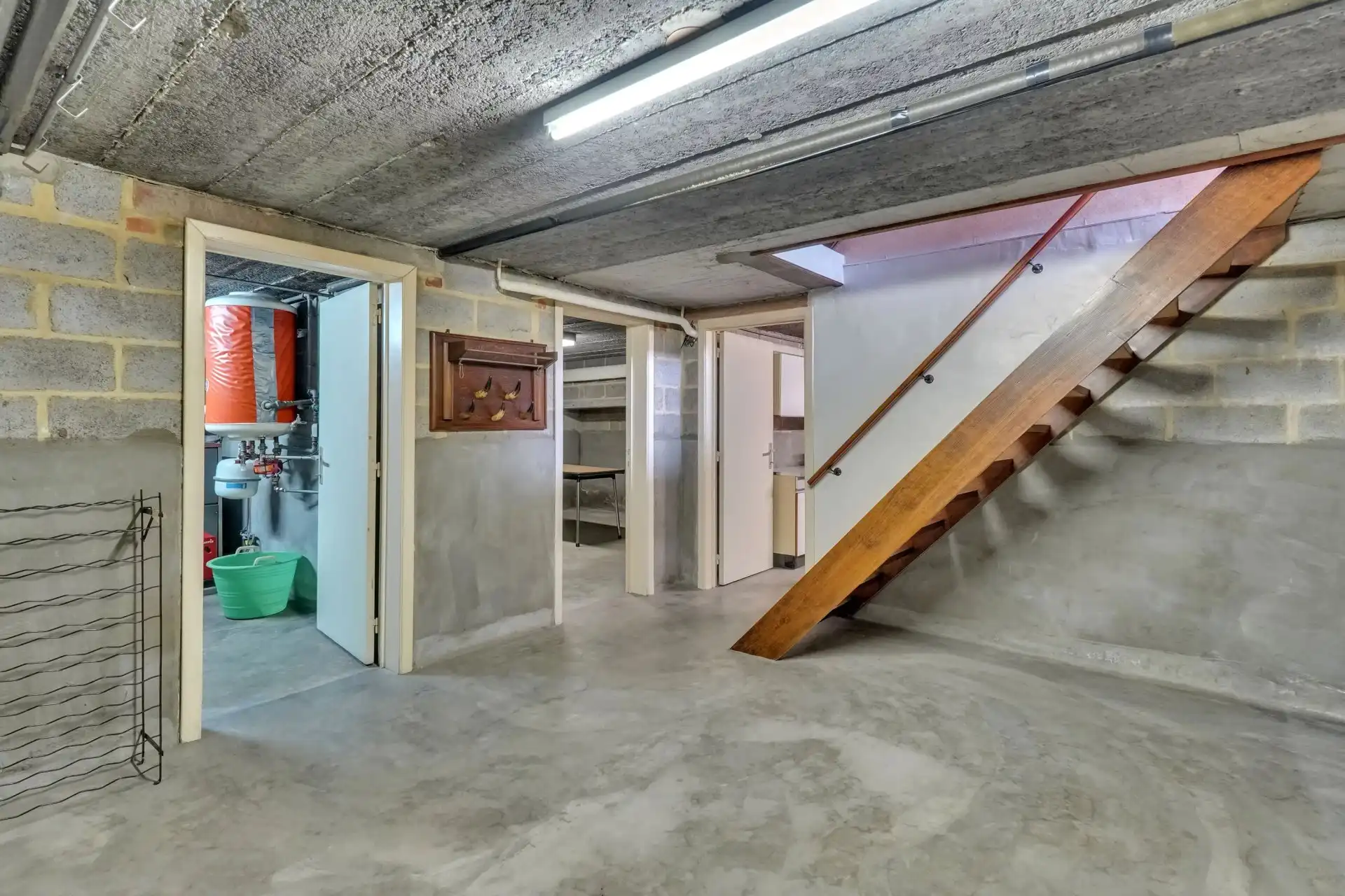 Vrijstaande woning met 4 slaapkamers en magazijn foto 11