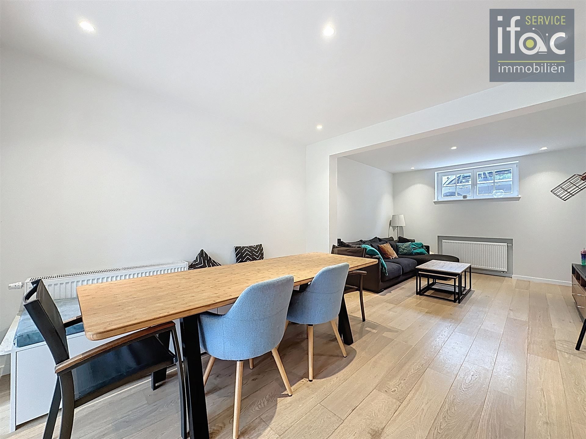 Fantastisch gerenoveerde rijwoning met 4 slaapkamers foto 2
