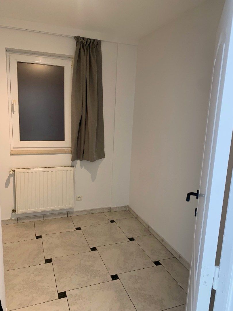 Opgefrist knap appartement op het gelijkvloers, eventueel met garagebox foto 8