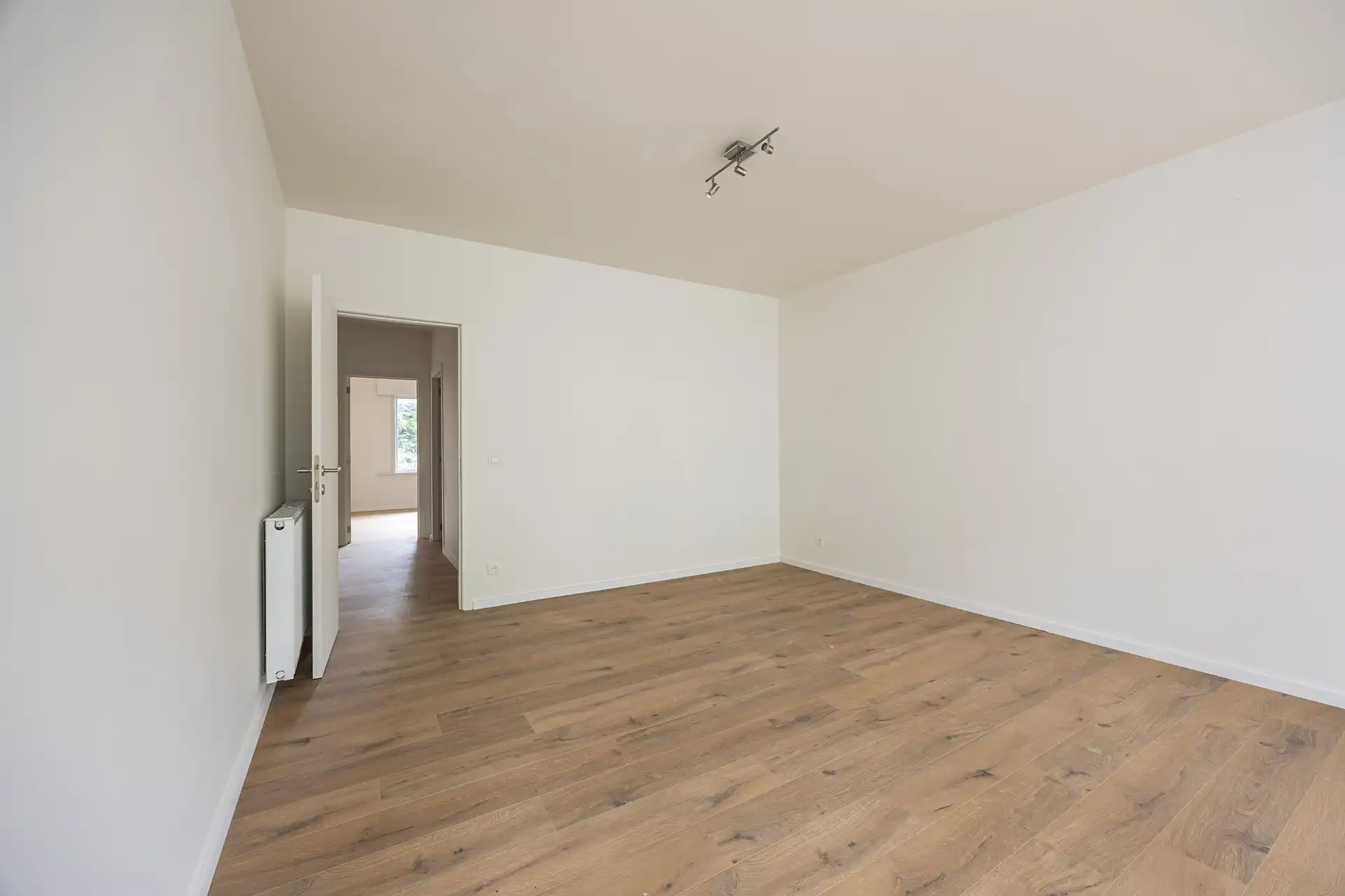 Lichtrijk gerenoveerd 2/3slpk-kamerappartement in Buizegem foto 4