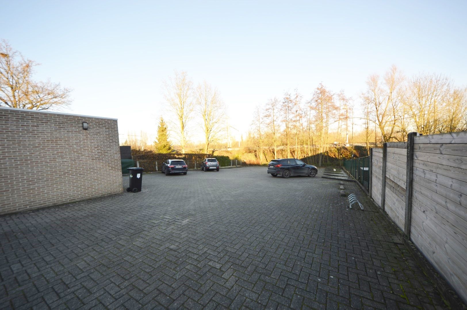 INSTAPKLAAR KANTOOR 422 M2 MET 12 PARKINGS foto 4