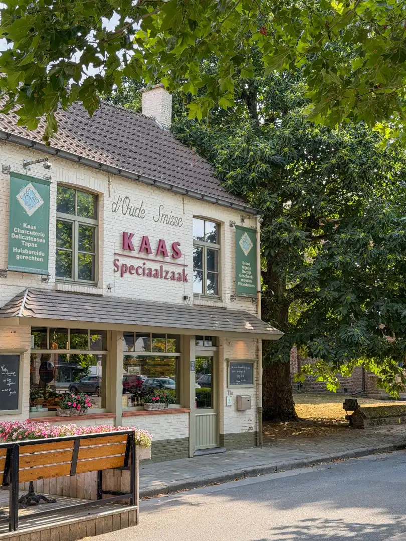 Karaktervol handelspand op een topligging in het hart van Loppem foto 15