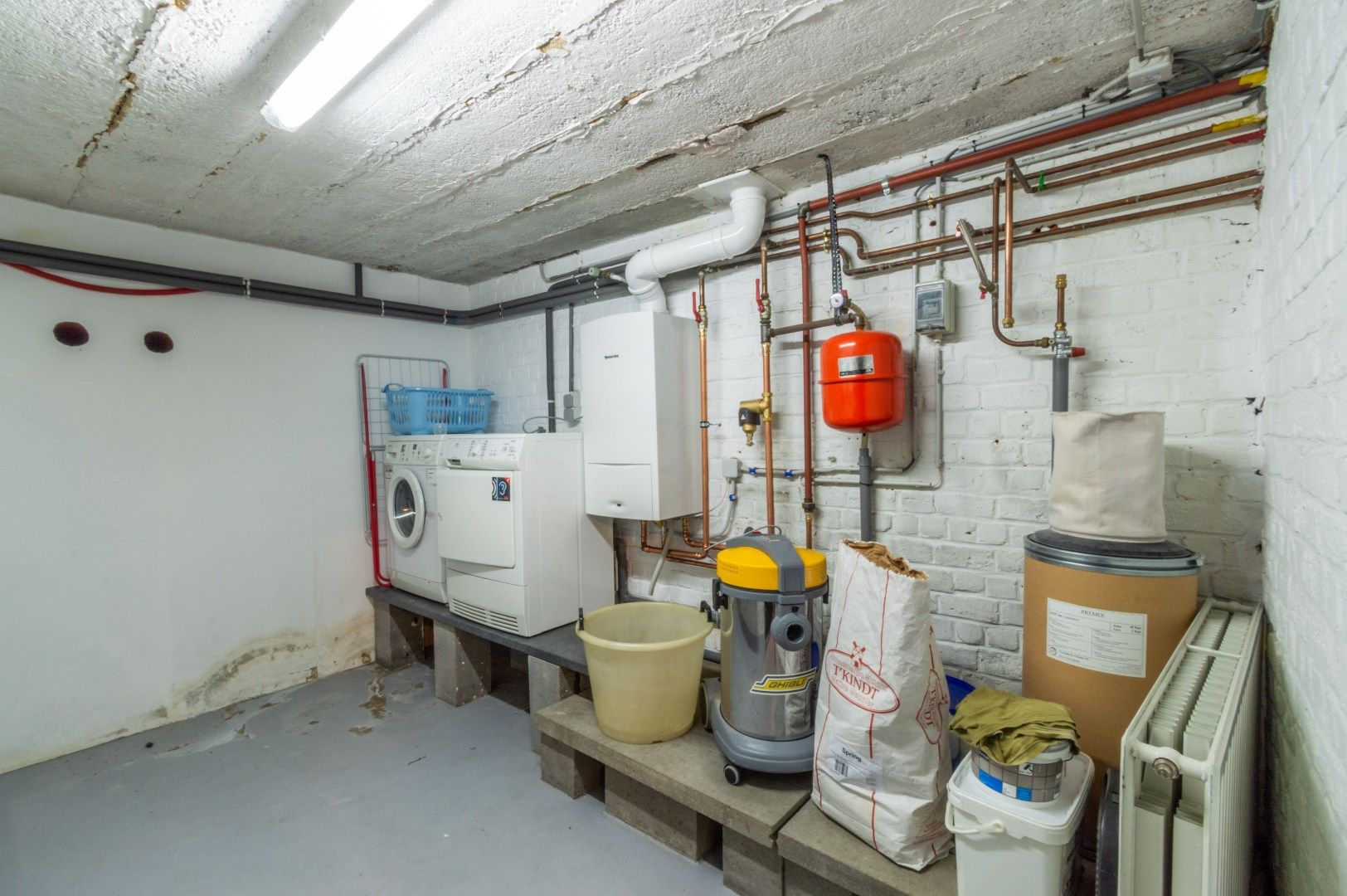  Ruime en goed onderhouden driegevel-woning met 3 slaapkamers, 2 terrassen, tuin, garage en oprit met plaats voor meerdere wagens foto 22
