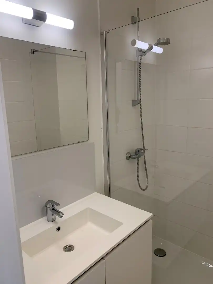 Lichtrijk, hip appartement met 1 slaapkamer, vlak aan zee in Raversijde foto 14