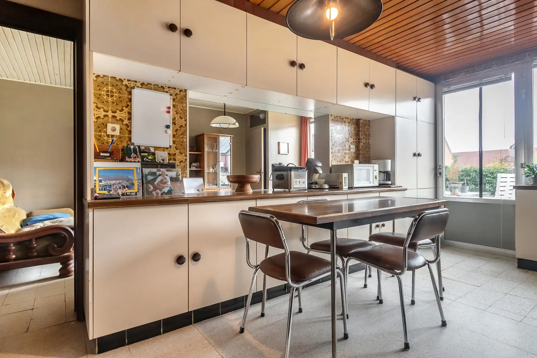 Ruime, te renoveren woning met veel potentieel nabij centrum foto 9