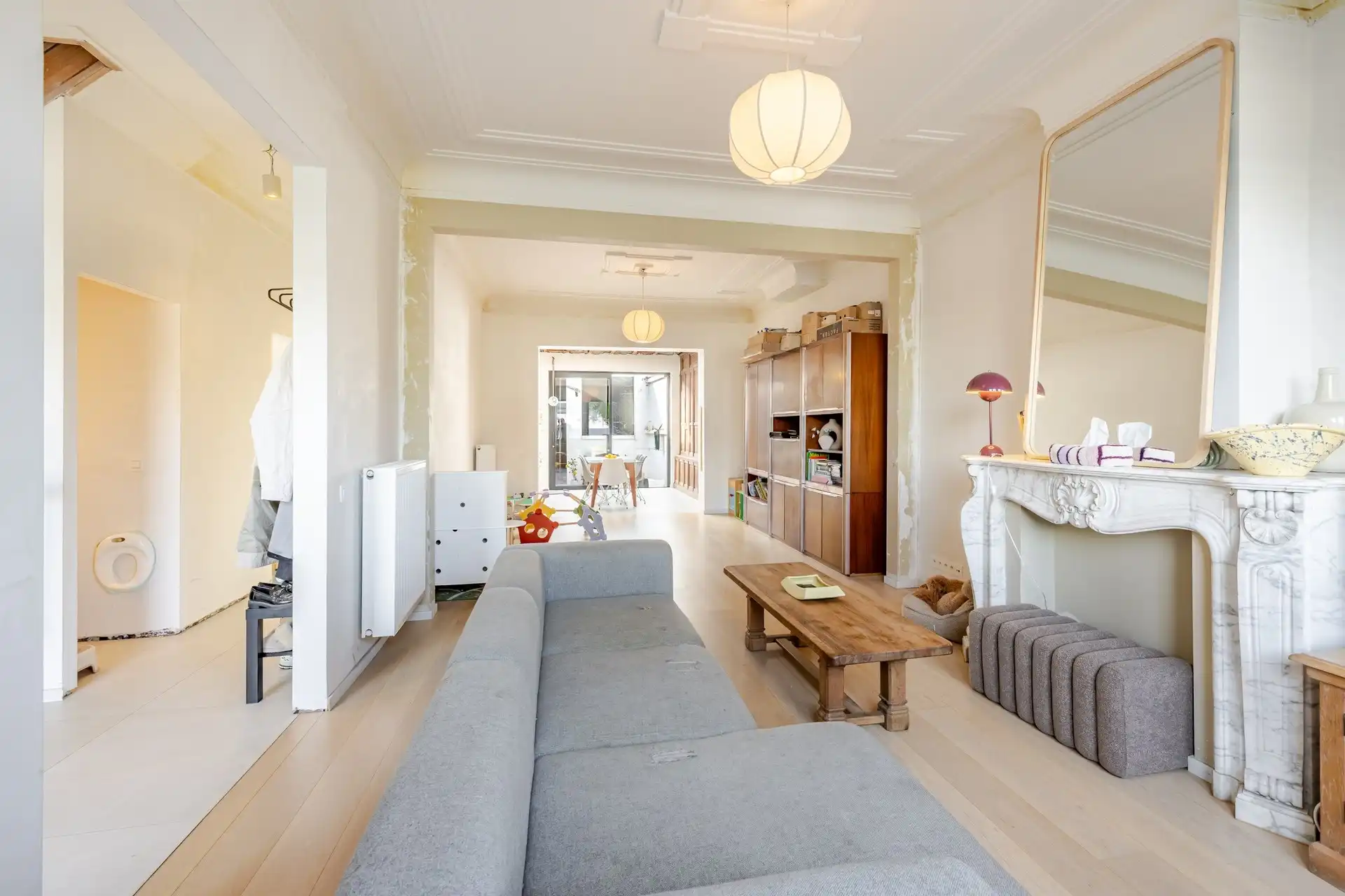 Karaktervol herenhuis met art-decoallure, ruime magazijnen en zuidgerichte tuin  foto 2