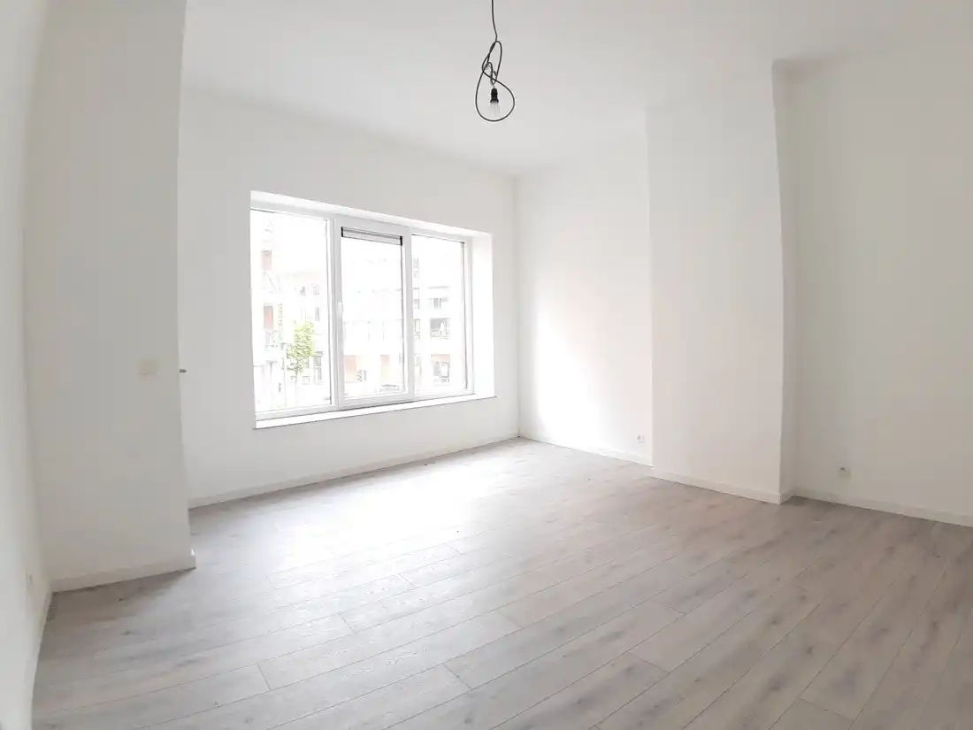 Zeer ruim gerenoveerd appartement te Hasselt foto 12