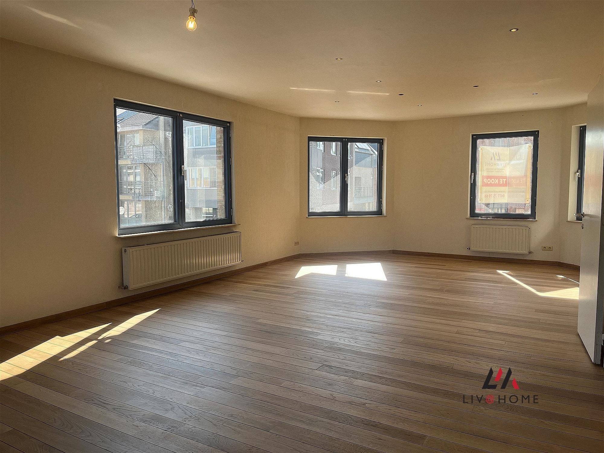 Appartement met twee slaapkamers, terras en genot van een autostaanplaats in het dorp van het charmante O.-L.-Vr.-Waver foto {{pictureIndex}}