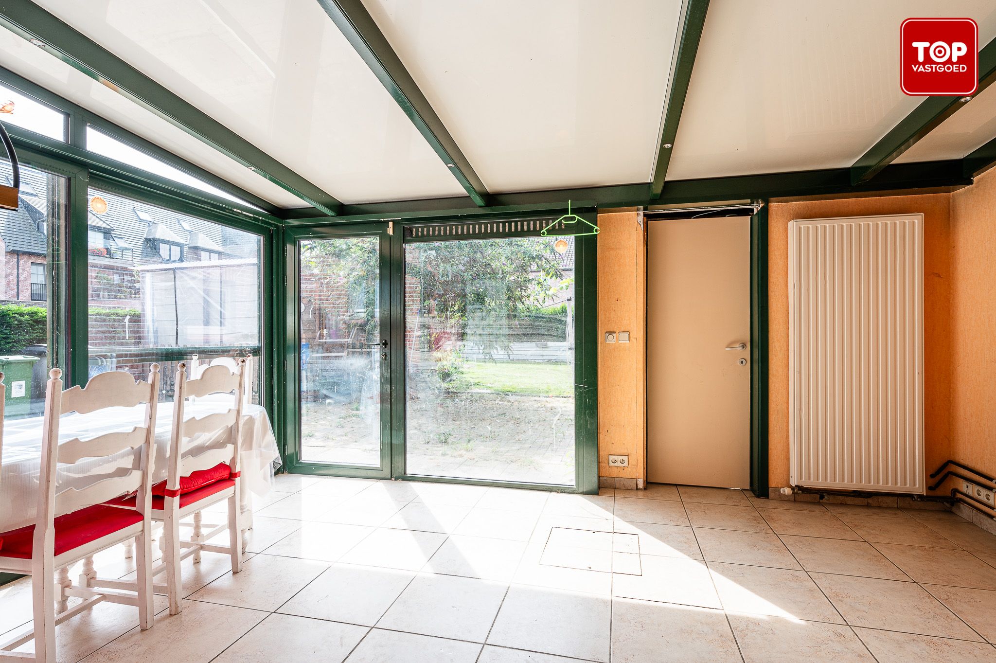 Ruime half open woning met mooie tuin en 5 slaapkamers. foto 8