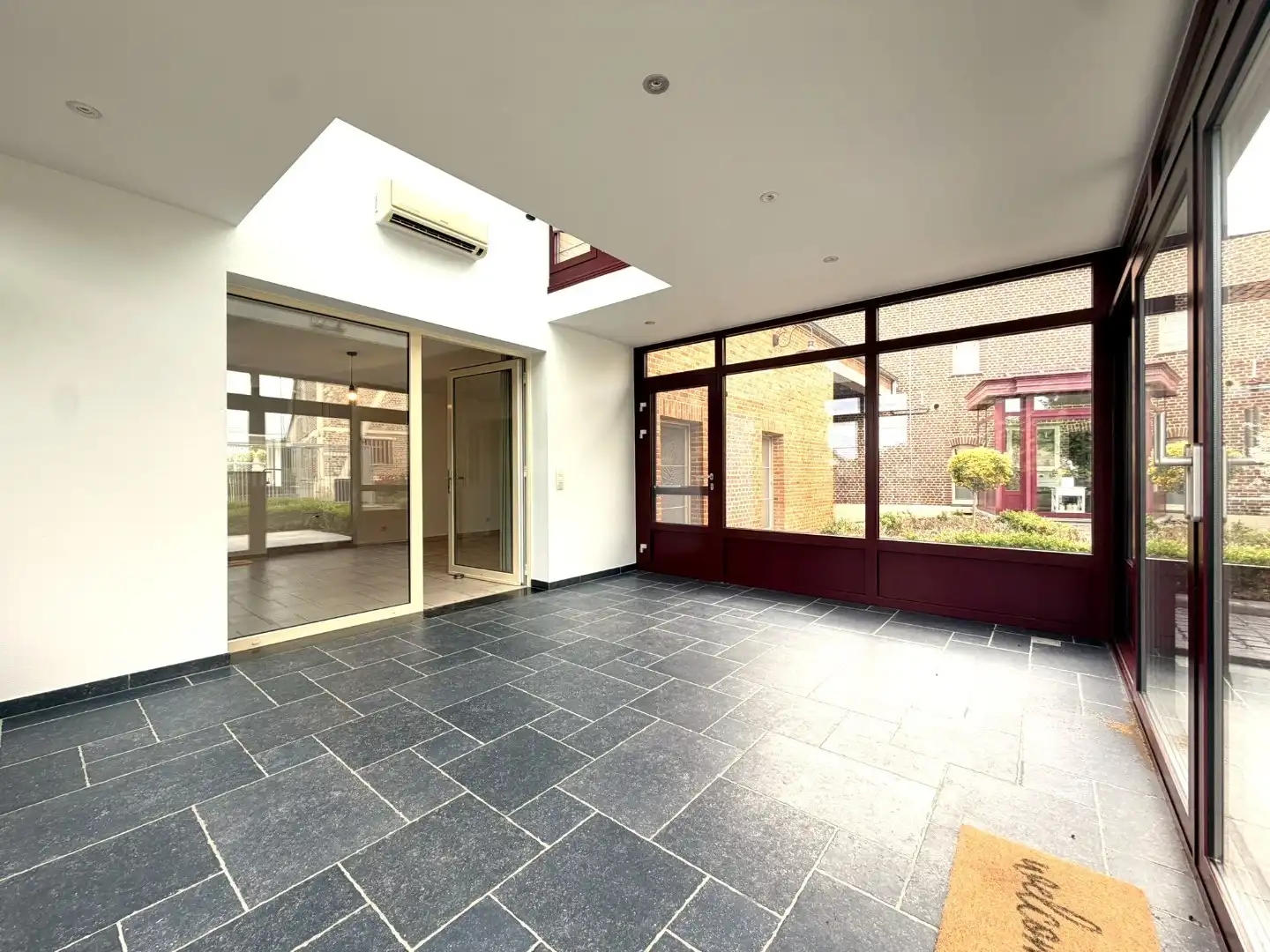 Bijzonder charmante benedenwoonst met 1 slaapkamer, veranda, terras en twee autostandplaatsen foto 28