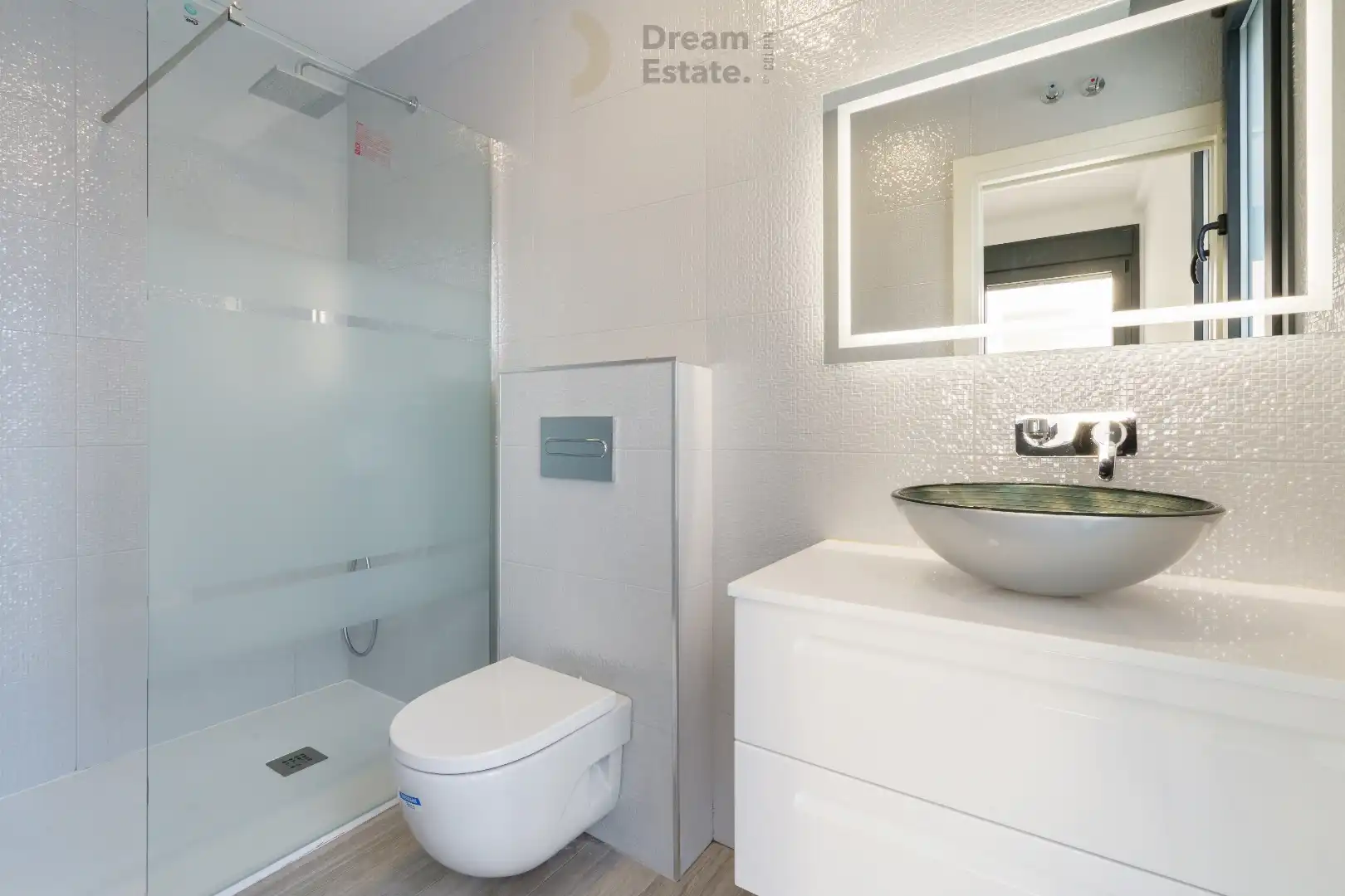 Nieuwbouwwoningen (nog slechts 2) tegenover de golf met zicht naar zee te Mijas. foto 22