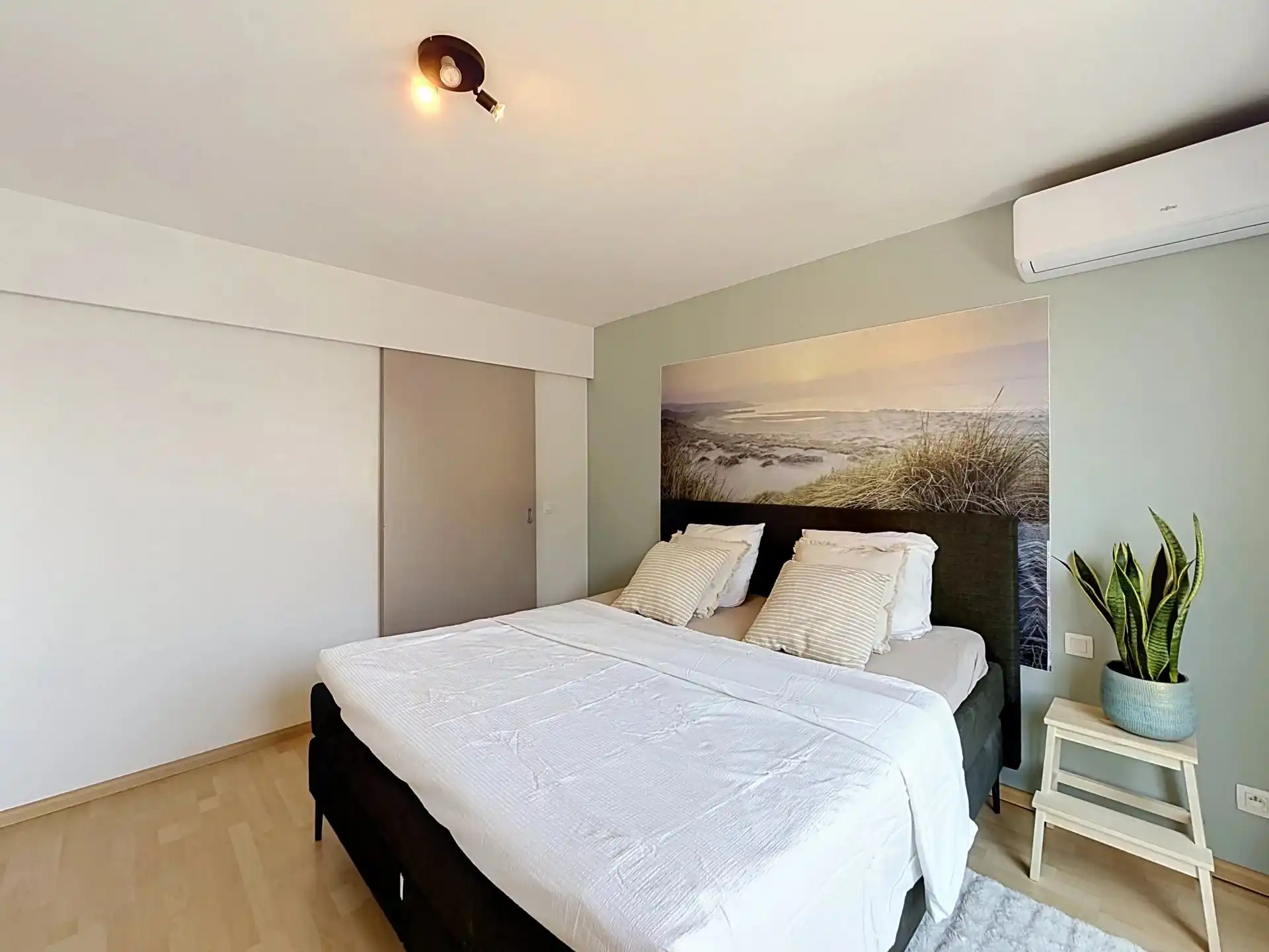 Luxe triplex met dubbele garage, 5 slaapkamers en 2 badkamers  in hartje Mol centrum foto 24
