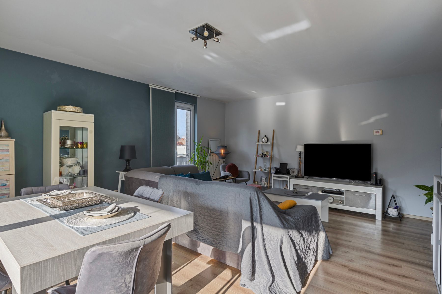 Hoekappartement met 2 slpk & 2 badk in het groen te Ukkel foto 2