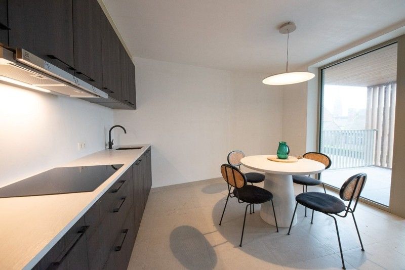 Prachtig nieuwbouwappartement met 2 slaapkamers TE KOOP in hartje WIELSBEKE! foto 3