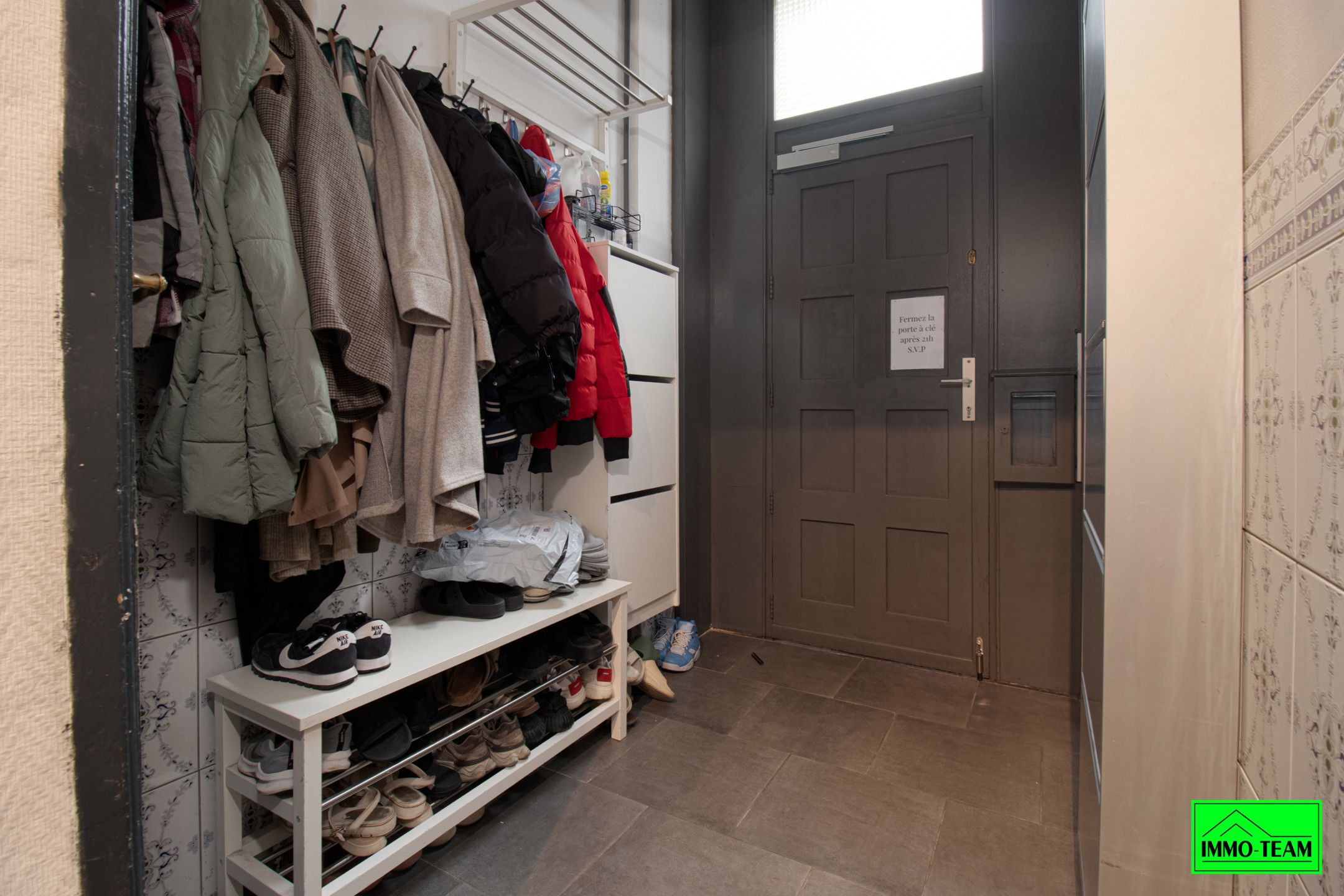 Opbrengsteigendom met handelszaak en 2 duplexappartementen foto 19