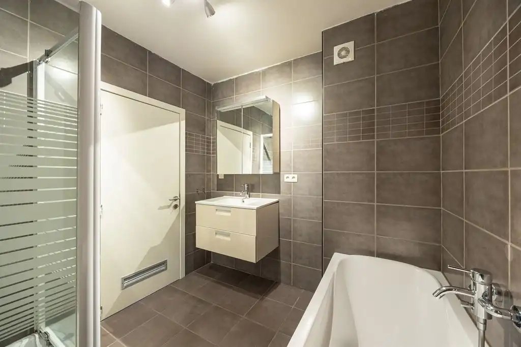 Instapklaar appartement met terras foto 16